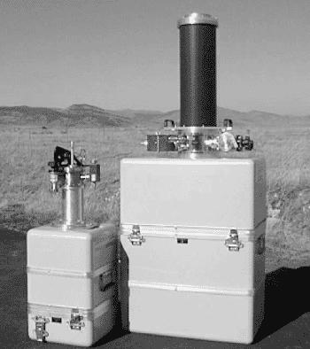 Automata graviméter A kistömegű, elektrosztatikusan töltött mérőtömeg egy kondenzátor fegyverzetei között egyensúlyi helyzetben a középpontban van.