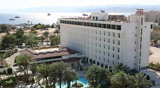 JORDÁNIA / AQABA RE Szállás példa Szállás példa GOLDEN TULIP Fekvése: A szálloda Aqaba szívében helyezkedik el, kb. 5 perc sétára a tengerparttól, a repülőtértől kb.10 percnyi autóútra.