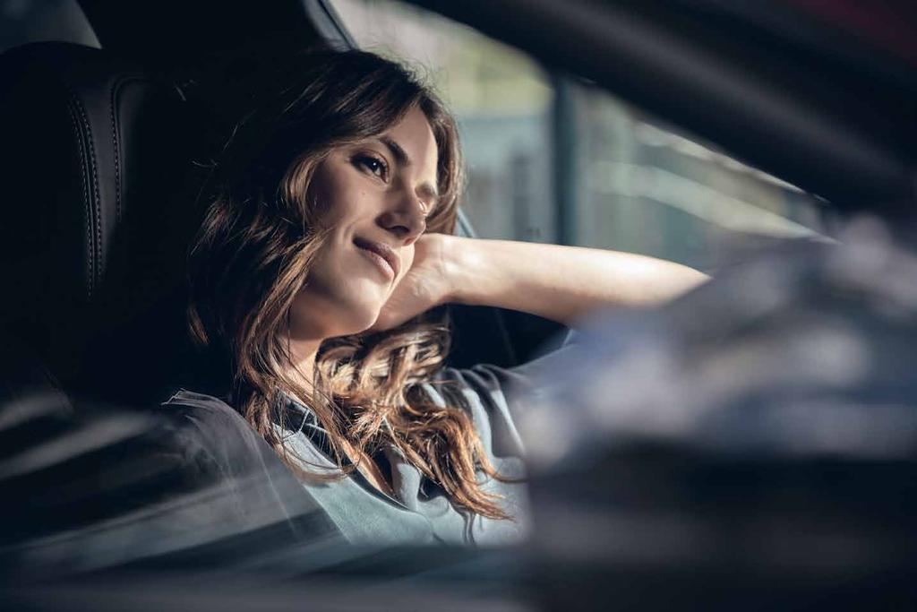 ERGONOMIKUS ÜLÉSEK A kifogástalan kényelem érdekében az új PEUGEOT 508 SW AGR minősítéssel rendelkező vezető- és utasülést kínál.