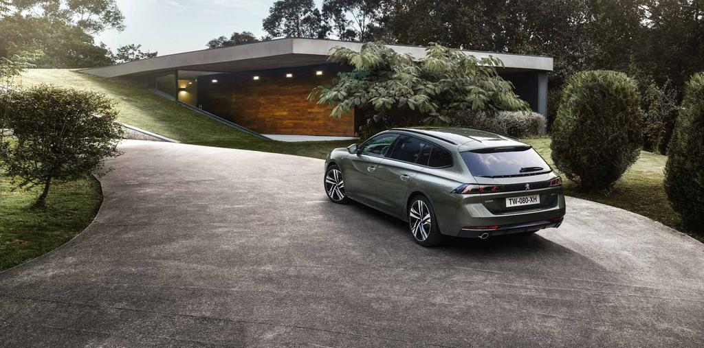 A Peugeot kezdettől fogva a minőség és az innováció fémjelezte Éppen ezért az ergonómiától a felhasznált anyagokon át a modern 04 PEUGEOT 508 SW GT 22 BELTÉR francia ipari hagyományok útján jár.