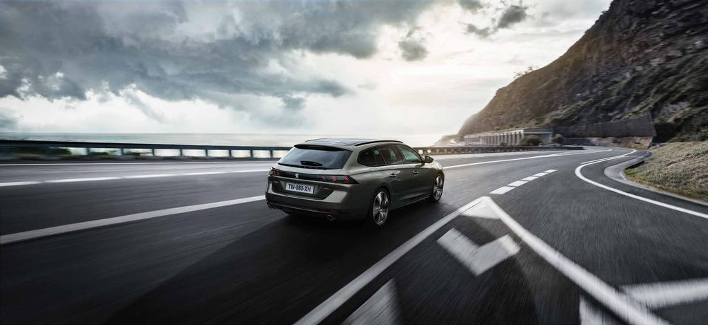 HOSSZÚ TÁVÚ BEFEKTETÉS Formabontó, modern designjával, kiváló menettulajdonságaival és nagy tárolókapacitásával az új PEUGEOT 508 SW az autót munkaeszközként használó ügyfelek igényeit is maximálisan