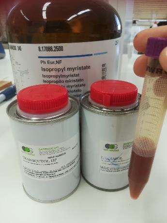 ANYAG IV: SMEEDSHEZ FELHASZNÁLT ANYAGOK FELÜLETAKTÍV ANYAG NEVE LABRASOL TRANSCUTOL HP IZOPROPIL- MIRISZTÁT SZERKEZET Kapril- és kaprinsav PEG-8 és gliceridek mono- és diészterei Nagy tisztaságú