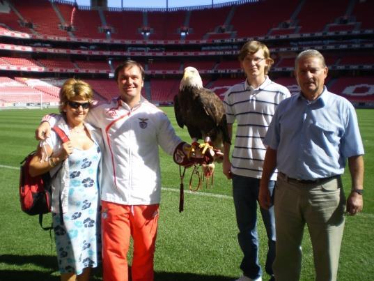 őket. Fehér Miklós díjban részesülők az Estádio da Luz (a Fény stadionja)-ban, a