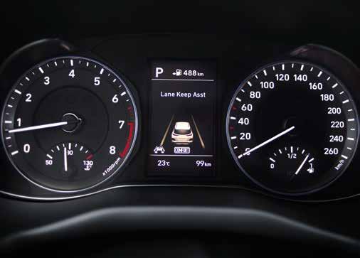 Head-up Display A könnyebb láthatóság érdekében osztályelső fényerejű, új head-up kijelzőnk segít Neked a biztonságos vezetésben azzal, hogy az olyan fontos információk, mint sebesség,