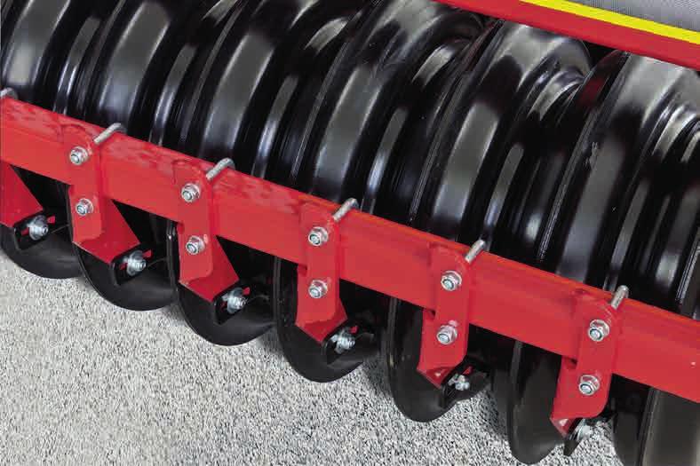 SteelDisc tömörítő A nehéz acélgyűrűs tömörítő jó visszatömörítésről gondoskodik közepes és nehéz, száraz talajokon, köves talaj esetén is.