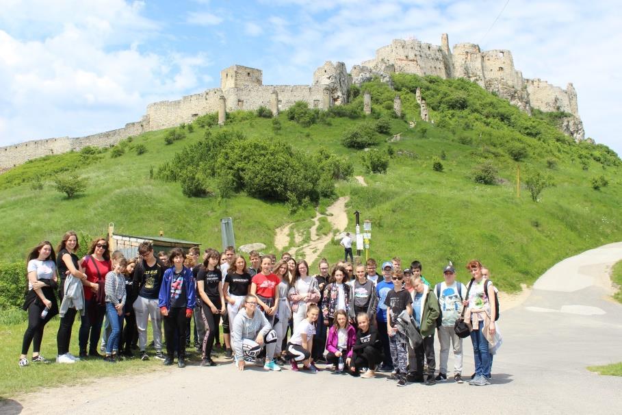 Elsőként a Szlovák Paradicsom Nemzeti Parkba látogattunk, ahol az UNESCO Világörökség részét képező Dobsinai Jégbarlangot kerestük fel.