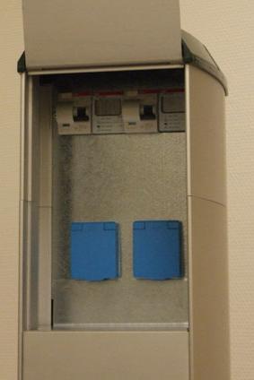 ABB EV töltők - a CEWE (AC) töltő család - 02 Felépítés: 2 db áramvédő relé RCBO, 30 ma 2 db