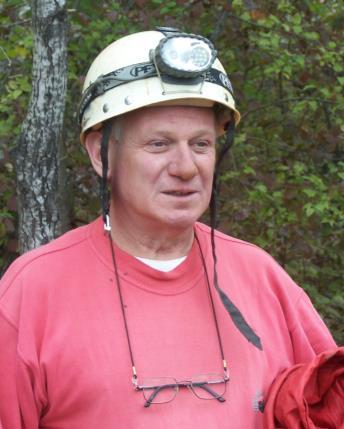 17 N E K R O L Ó G Dr. Molnár András (1949-2018) Türelemmel viselt hosszú betegsége után eltávozott közülünk dr.
