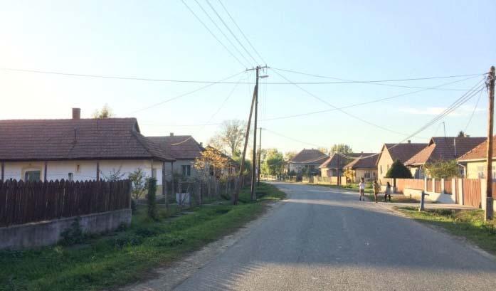 Hegymeg irányából érkezve, balra a 8 osztályos általános iskola épülete