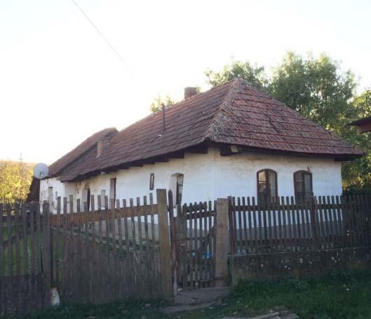 Örökségünk 9 ÖRÖKSÉGÜNK XX. század első felében épült hagyományos lakóházak és a település temploma A település meghatározó épülete a református templom, amely 1790-95 között épült.