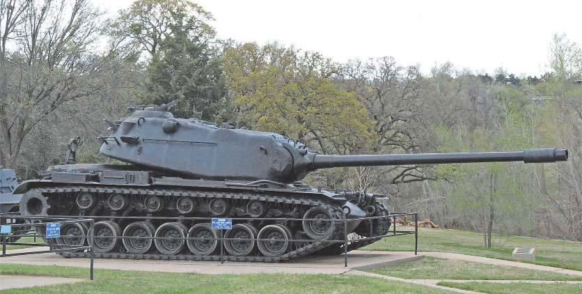10. ábra. M103-as és M60-as harckocsik.