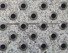 A Braille írás pontokból álló karakterei is a fenti szabvány szerint készülnek.