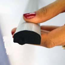 The replacement of poster is quick and easy due to the practical snap pro ile.
