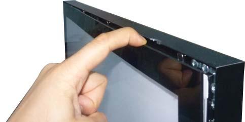 This is covered by a 30mm wide, black passe-partout and allows very small