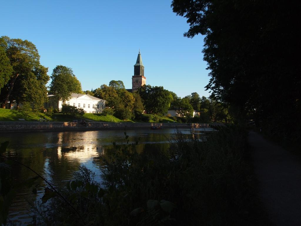 Aurora folyó és a turkui katedrális. Oktatás Turku hosszabb oktatási múlttal rendelkezik, mint bármely más finn város.