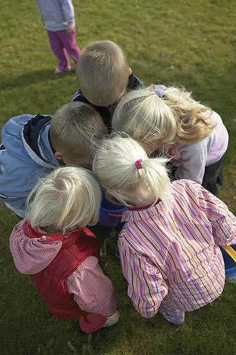 KOMMUNALA FÖRESKRIFTER - för förskola, fritidshem och pedagogisk omsorg Foto: Sven Persson Antagna