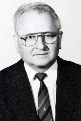 Rovarász elődeink Prof Dr Kuroli Géza ny egyetemi tanár, egykori dékán, intézetigazgató, az Óvári Akadémia XX századi történetének egyik legkiemelkedőbb vezetője Temetése 2016 szeptember 5-én 14