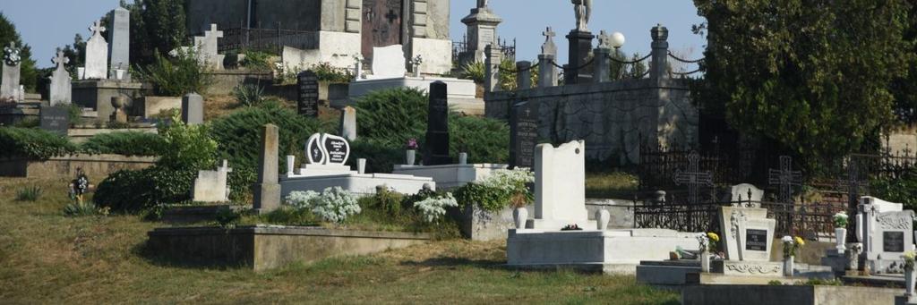 9. sorszámú védendő objektumnál leírt kunhalmok egyik jellegzetes elemére, a Kettős halom másik halmára települtek, melynek kiemelkedő építménye a fegyverneki Áy Mihály tervei