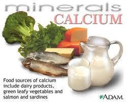 Kalcium A betegek 85-90 %-nak nem éri el a napi kalcium bevitele a kívánatos értéket Szokásos magyar étrend 500-600 mg kalciumot tartalmaz A postmenopausás nők túlnyomó többsége