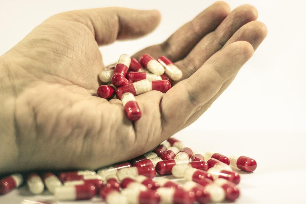 A MOTIVÁCIÓ ELVESZTÉSE INGERLÉKENYSÉG Szerhasználat jelei, tünetei HIPERAKTIVITÁS HALLUCINÁCIÓ, PARANOID TÉVESZMÉK ELKENT, VAGY NEHÉZKES BESZÉD ZAVARTSÁG A szerek pontos kémiai összetétele gyakran