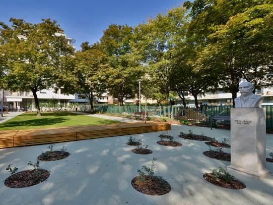 A Bulcsú park területén a rendeltetésszerű használat ösztönzésére bővítettük a játszótéri területet, fitnesz teret és talajvizes öntözőrendszert telepítettünk.