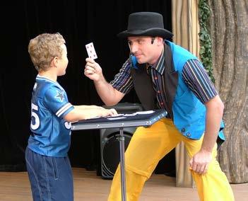 Le spectacle sera suivi d un tirage de prix de présence et d une collation festive (maïs soufflé et barbe à papa s il fait beau).
