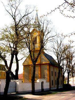 A település másik temploma az 1795-ben épült, később barokkosra átépített toronnyal rendelkező evangélikus templom.