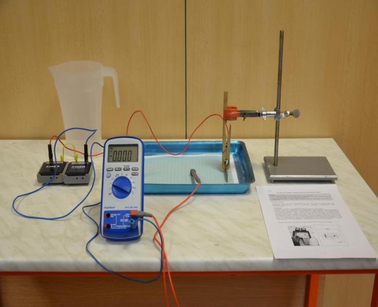 11. Ekvipotenciális vonalak kimérése elektromos térben A megadott eszközökből az utasítás alapján állítsa össze a kísérletet!