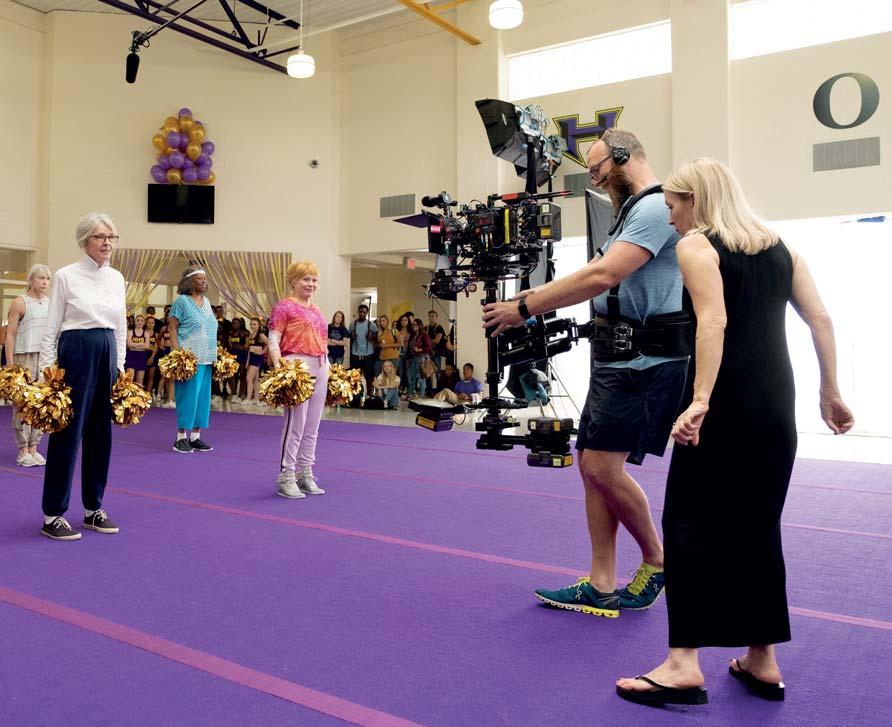 INTERJÚ Zara Hayes Nyugdíjas korú pomponlányokról szól Zara Hayes első nagyjátékfilmje, a Pompon klub.