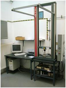 3.2. Alkalmazott berendezések, eszközök Mind a fonalakon, mind a szöveteken Zwick Z005-ös típusú univerz{lis sz{mítógép-vezérlésű szakítógépen szakítóvizsg{latokat végeztem (20. {bra).