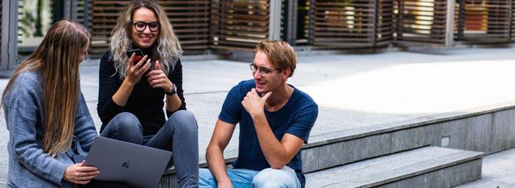 BÖLCSÉSZET- ÉS TÁRSADALOMTUDOMÁNYI KAR A BÖLCSÉSZET- ÉS TÁRSADALOMTUDOMÁNYI KAR SZAKIRÁNYÚ TOVÁBBKÉPZÉSEI: bölcsészettudományi, egyházi, jogi, gazdasági, műszaki, európai uniós és társadalomtudományi