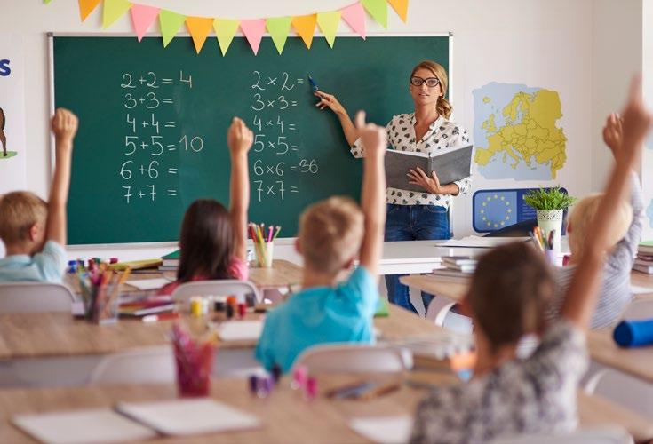 A képzés célja a pedagógusképzésben szerzett ismeretekre és a köznevelésben, napközbeni gyermekellátásban szerzett tapasztalatokra épülően a köznevelés és a napközbeni gyermekellátás rendszerének,