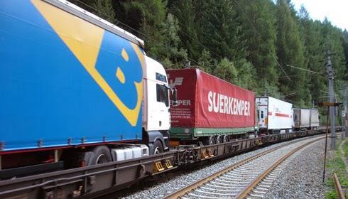 A fejlődés útján Kísért forgalom: Ro-La vonatok elindulása 1994-ben, HUNGAROKOMBI/ÖKOMBI partnerekkel Sopron-Wels között napi 5 vonatpár Kíséretlen forgalom: 1993- Hansa-Hungária Container Express &