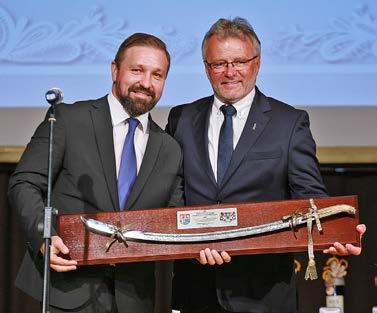 város az államalapítást, Szent Istvánt, a Swidnicával kötött húszéves testvérvárosi