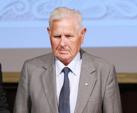 Fancsik József, a Városszépítő Egyesület elnöke Tóth János, a Kazincbarcika Városi Sakk Club