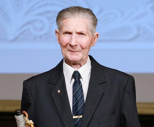 Idén a legrangosabb elismerést, Kazincbarcika Város Dísz polgára posztumusz kitűntető díjat P.