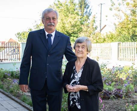 Az eszközöket Kazincbarcika Város Önkormányzata nevében adták át támogatás gyanánt.