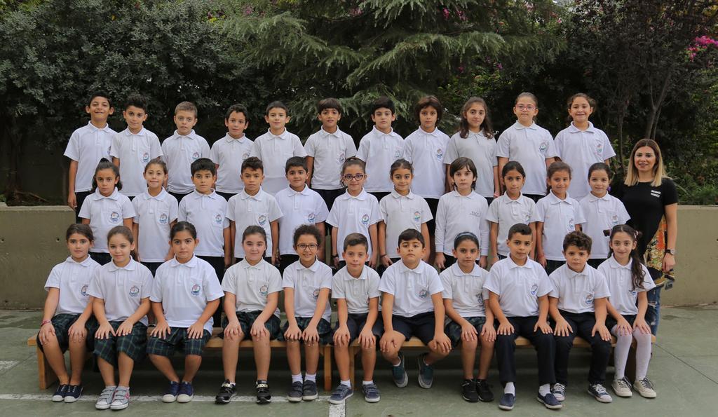 1 ce 2 Avec Mme Marie Ange Rizk Mia Kammoun, Lilia Khayat, Thalia Chammas, Chanel El Khoueiry, Angelina Karam, Joseph Abi Gebrayel, Yann El Achkar, Clara Abou Khalil, Christopher Bitar, Michael El