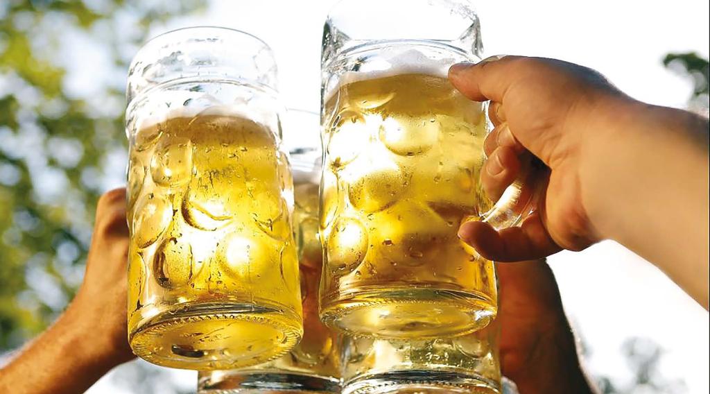 XIXO szénsavas üdítőital - Zéró Cola - Lemon XIXO - Cola ízű szénsavas üdítő abc Piroska zamatos vadmálna ízű gyümölcsszörp abc - Ice tea citrom 1 l, 599 /l - Cola - Orange 250 ml, 396 /l 99 /db abc