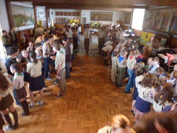 Eredetileg az eseményt a La Crescenta városban lévő Crescenta Valley Community Parkban szerettük volna megtartani, de a hideg, szeles, esős időjárás miatt bentre, egy terembe kellett az utolsó