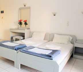 manos Apartman önellátás Agia Marina Fekvése: Chania-tól kb. 9 km-re, Agia Marina településen, a homokos kék zászlós tengerparttól kb. 50 méterre, a központtól kb. 200 méterre épült apartmanház.