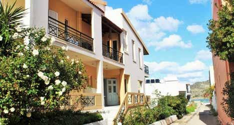 Elhelyezés: 2 és 3 fős stúdiókban és 4 fős apartmanban, melyek konyhasarokkal, hűtőszekrénnyel, légkondicionálóval, ingyen WiFi-vel, zuhanyzó/wc-vel, széffel, balkonnal vagy terasszal rendelkeznek.