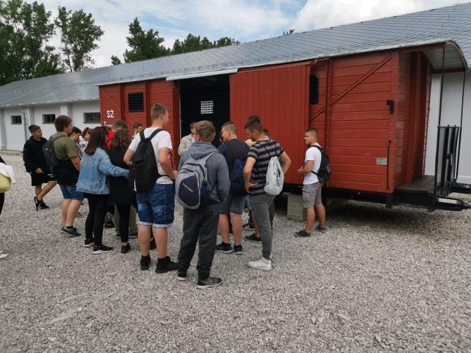 Néhány óra alatt orvosolták a hibát, megszerelték a meghibásodott önindítót, így semmi nem állt a másnapi pozsonyi kirándulás útjában.