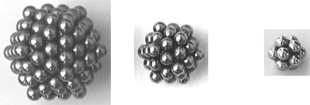 hovatartozású protonok és neutronok túlnyomórészt a baloldali (nagyobb) hasadékhoz adódnának, akkor 20-22-es proton-differencia jelentkezne, vagyis Kr-Ba (kripton-bárium) vagy Br-La (bróm-lantán)