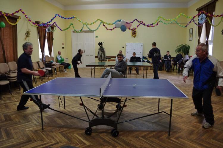 A sportrendezvények a művelődési házban, a Borostyánkert tekézőben, a Kastélyfogadó petanque pályáján és a futballpályán szerveződnek a sportegyesületek, az önkormányzat és magánszemélyek