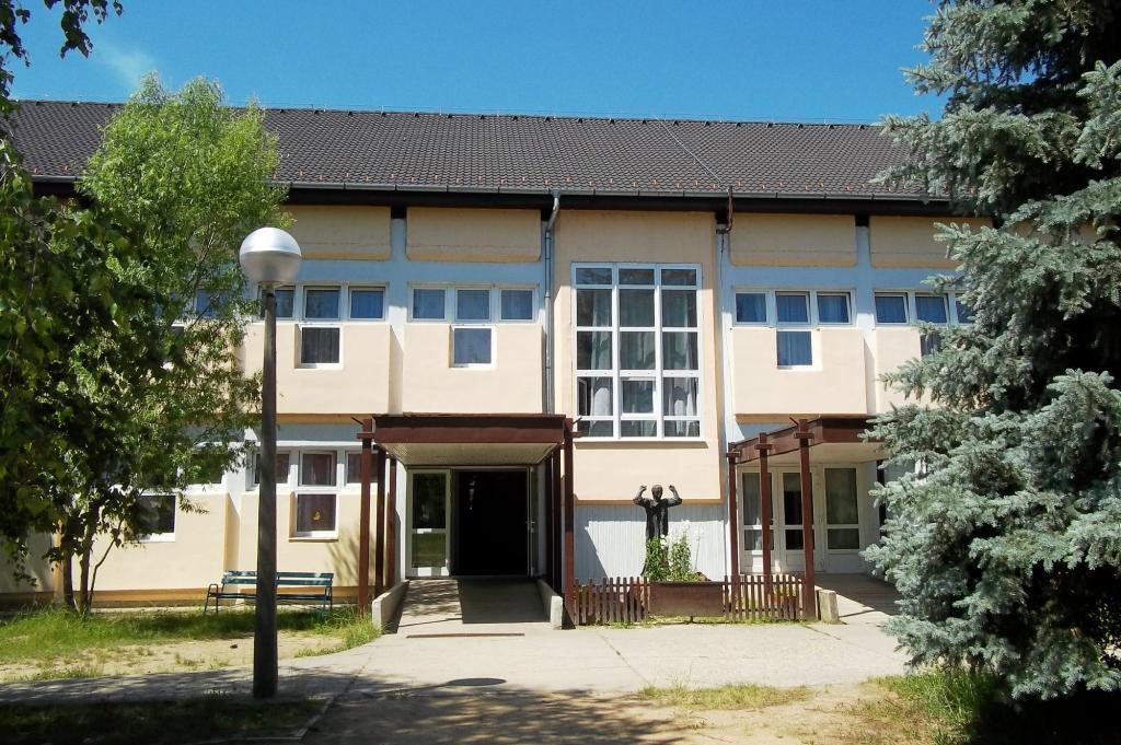 ISKOLA, SZAKISKOLA, KOLLÉGIUM ÉS