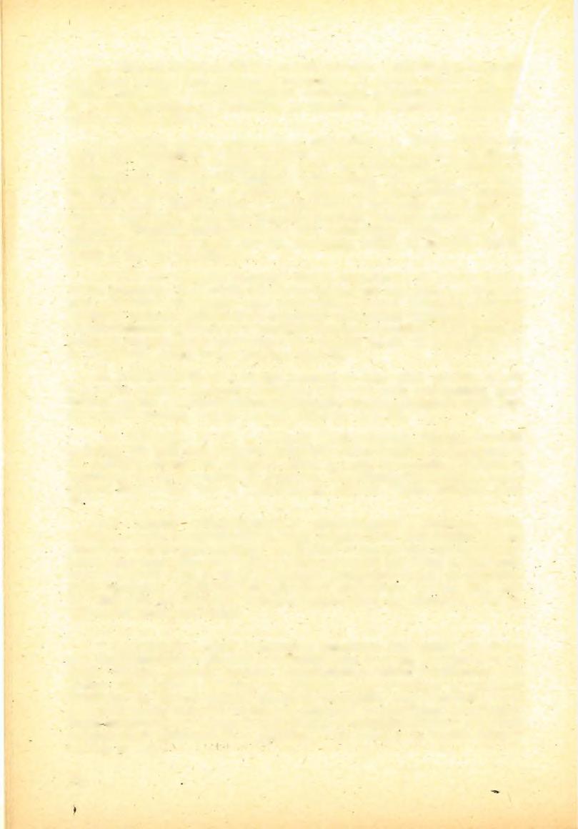 A BÚBOS B A N K A közismert tarka madár. Erdőszéleken, nagyobb kertekben odúban költ.