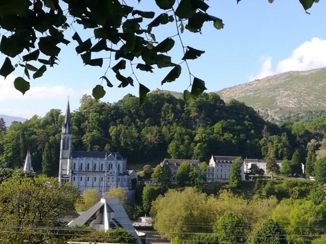 Lourdes, az együttérzés helye Régóta vágytam Lourdesba, nem csak a kíváncsiság, hanem a gyógyulás reményében is.