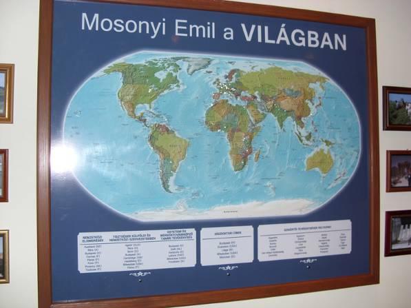A világtérkép szemlélteti azt, hogy szakmai munkáját az egész világ megismerte és elismerte.