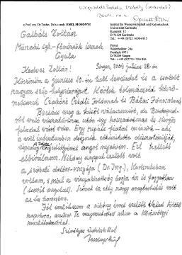Utolsó percig írt és dolgozott.. Az arcképe alatt elhelyezett tárgy egy nagyítógép.